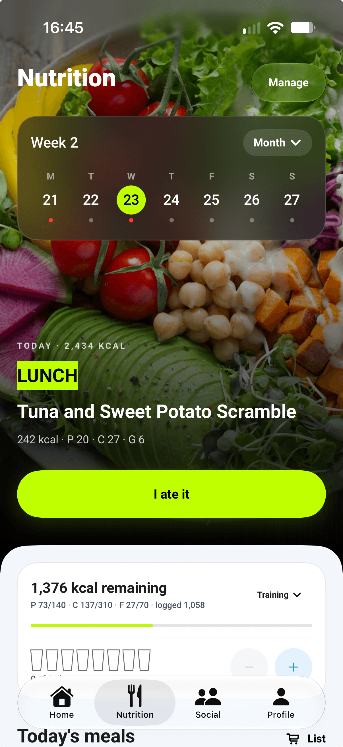 Pantalla real de mio con el plan de alimentación, las comidas y el seguimiento de calorías y macronutrientes.